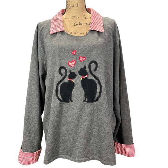 C & K designs. EC gray and red lightweight top with embroidered cats. Size 1X - Picture 1 of 4